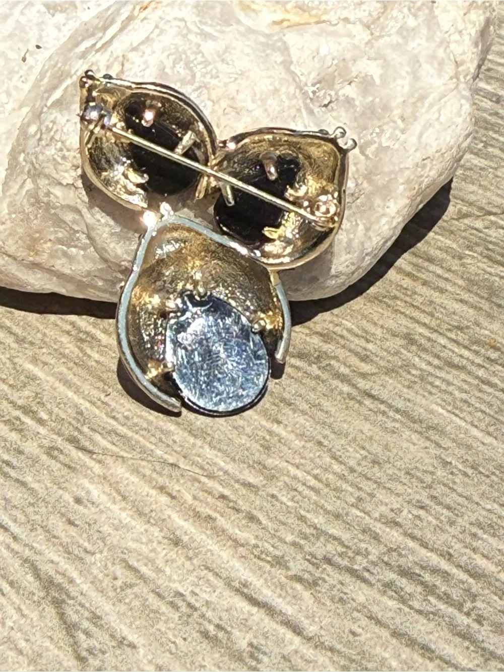 EUC Vintage LadyBug cabochon stones Crystal Triple Brooch